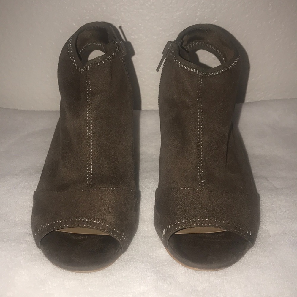 Apt 9 Suede Olive Green Mules